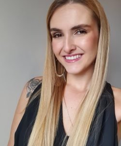 Nicole Perniciotti ANALISTA DE ASSUNTOS CIENTÍFICOS